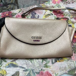 Guess chained medium handbag. Gold ivory colored